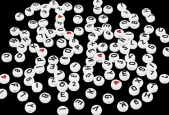 Ei merkkiä Askartelutarvikkeet<Kirjainhelmet, Valkoinen, Koko 7 Mm, Aukon Koko 1,2 Mm, 25 G/ 1 Pkk