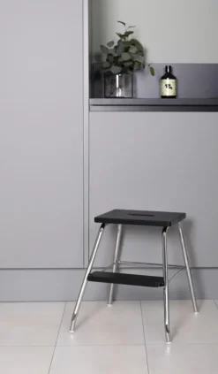 Lanka ja Muovi Eteiskalusteet<Porrasjakkara Lm 185, Kromi/Musta