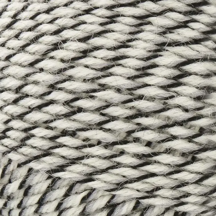 Novita Käsityötarvikkeet>Lanka 7 Veljesta Svengi 100G Lakritsi 8121