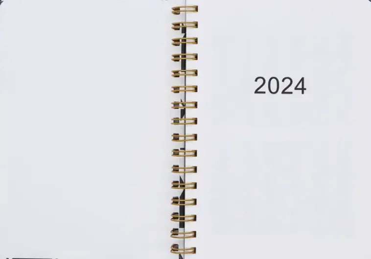 NNX Kalenterit>Poytakalenteri A5 Kierresidottu, Musta-Valkoinen